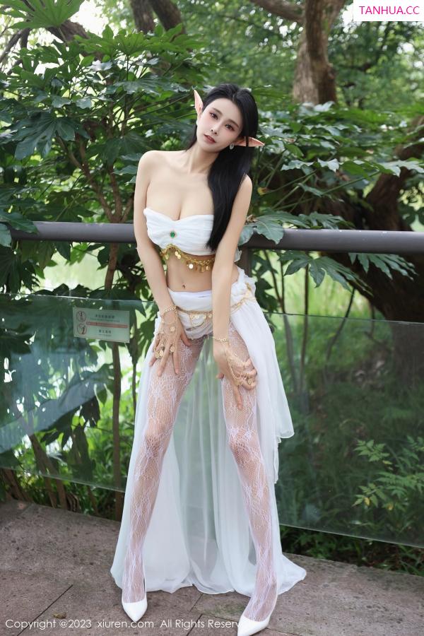 草莓  [XiuRen]高清写真图 2023.11.02 No.7598 草莓mm 美腿户外第9张图片